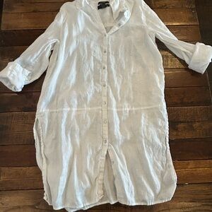 Tahari Casual White Button Down Shirt